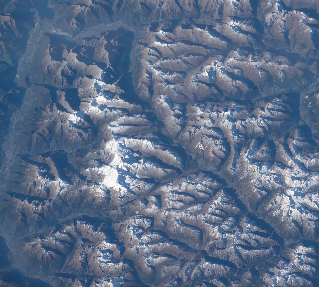 Besneeuwde Alpen in de Zwitserse kanton Graubünden, gezien vanaf het internationale ruimtestation.