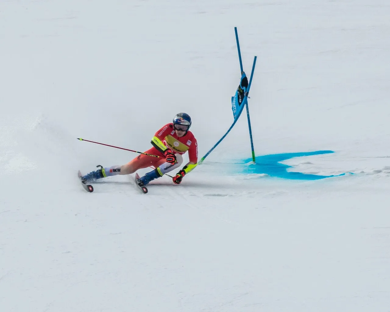 Marco Odermatt tijdens de eerste run van een wereldbeker-riesenslalom.