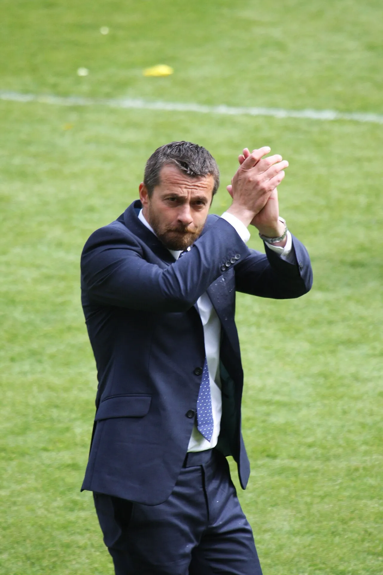 Slaviša Jokanović bedankt het publiek na een wedstrijd in mei 2015.