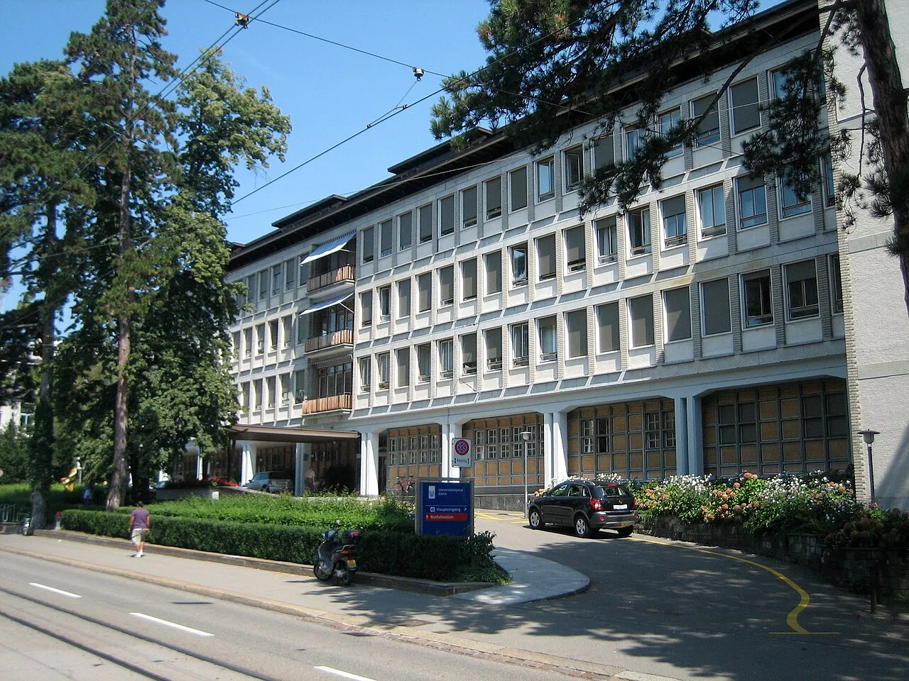 Buitenaanzicht van het Universitätsspital Zürich (USZ), het ziekenhuis in het hart van het hartchirurgie-schandaal