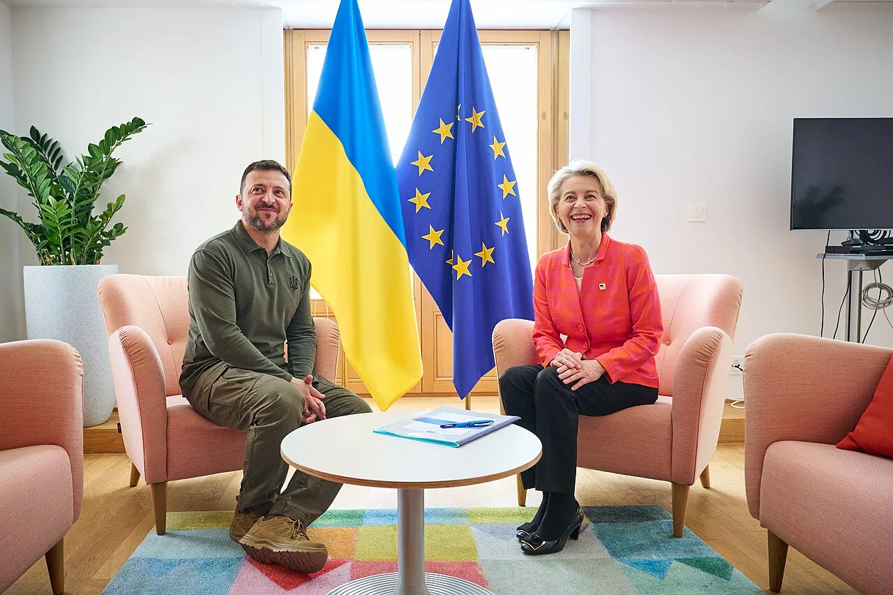 Volodymyr Zelensky en Ursula von der Leyen tijdens een EU-top in Brussel
